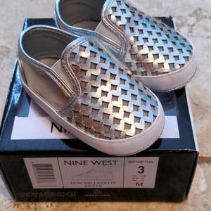 Nine west debcrib layette silver